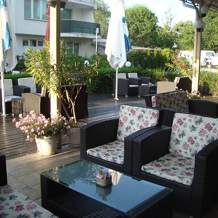 Hotel Astra Ravda Esterno foto