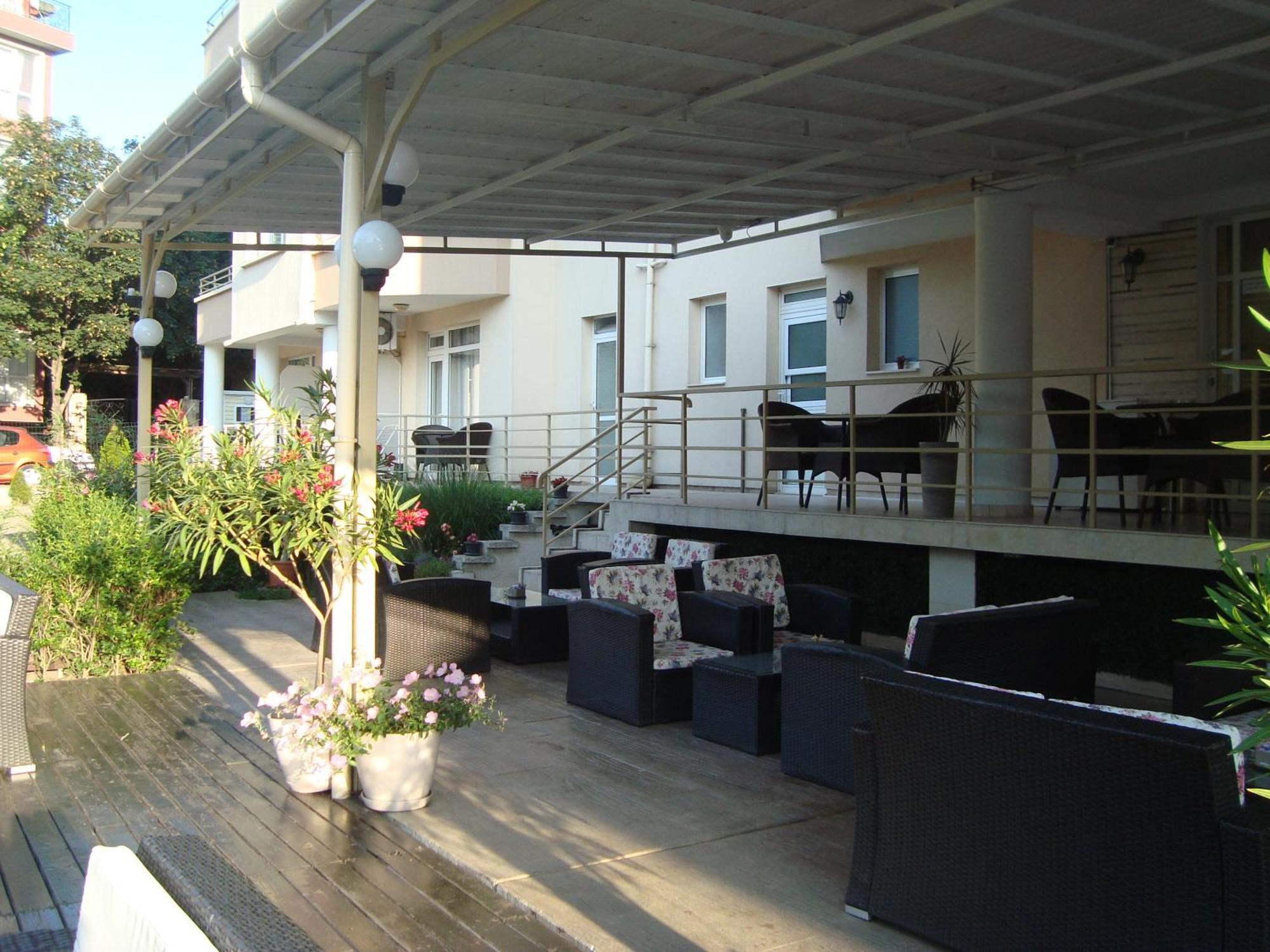 Hotel Astra Ravda Esterno foto