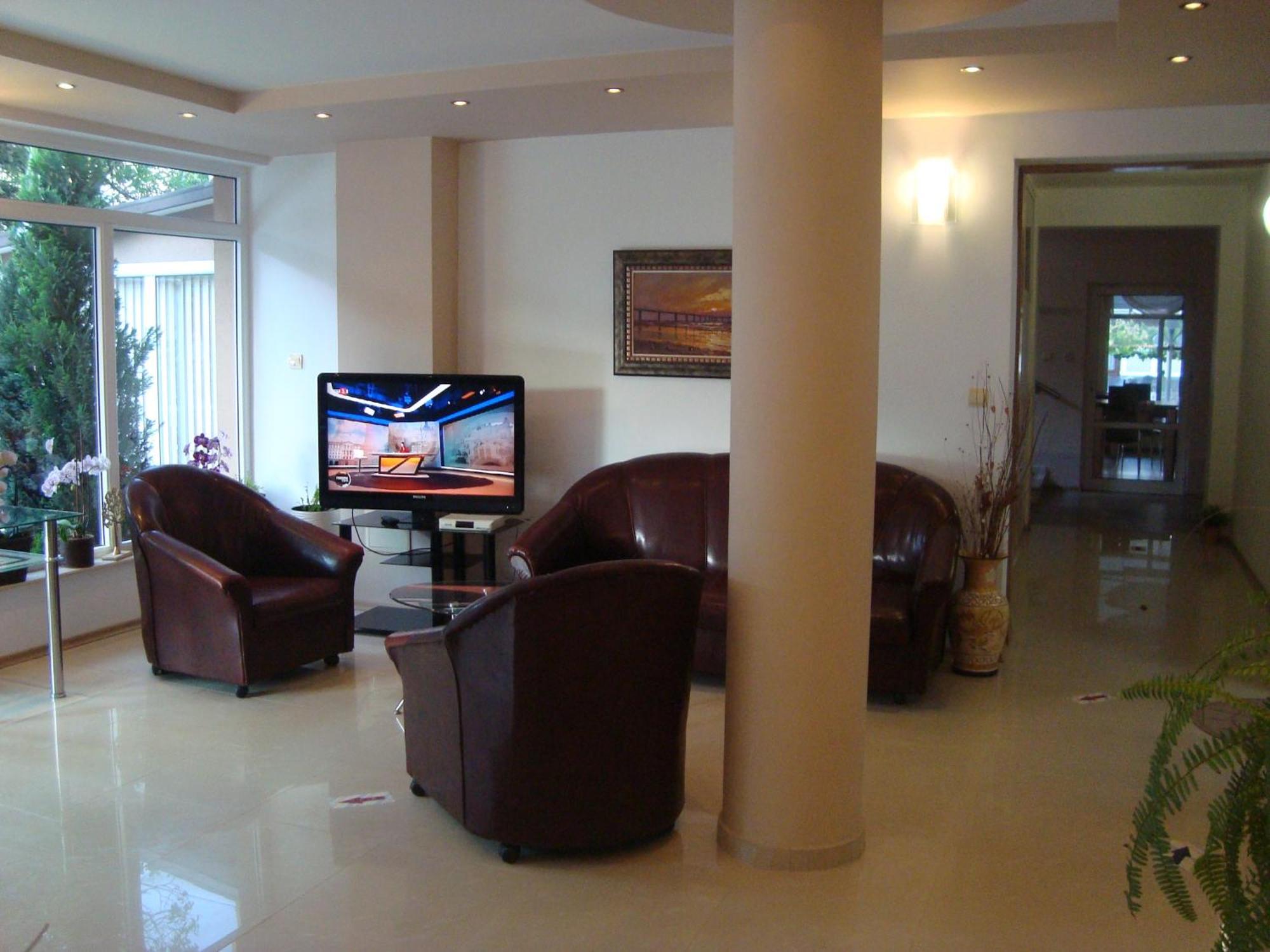 Hotel Astra Ravda Esterno foto