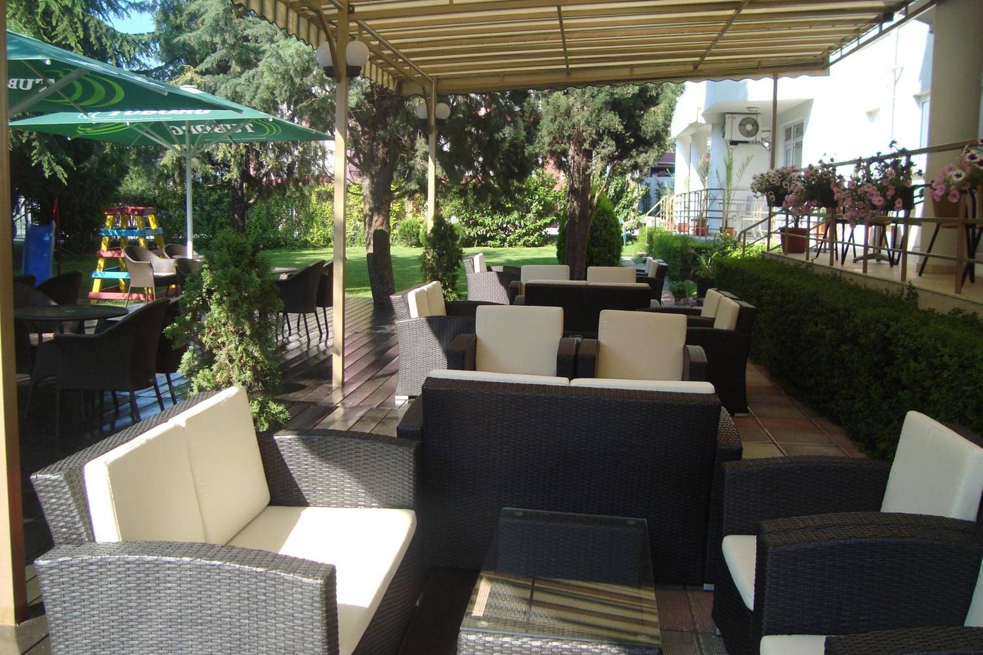 Hotel Astra Ravda Esterno foto