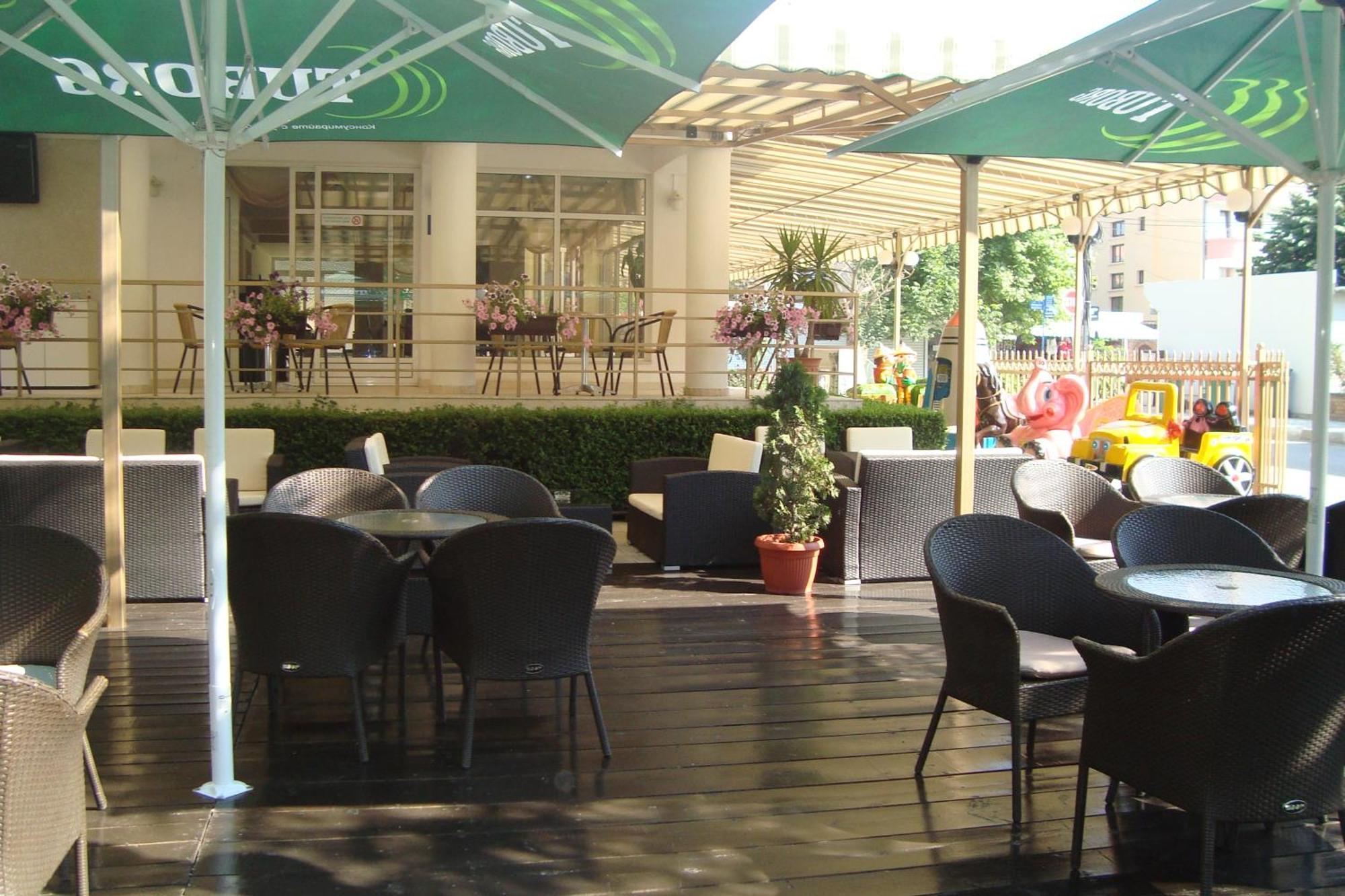 Hotel Astra Ravda Esterno foto