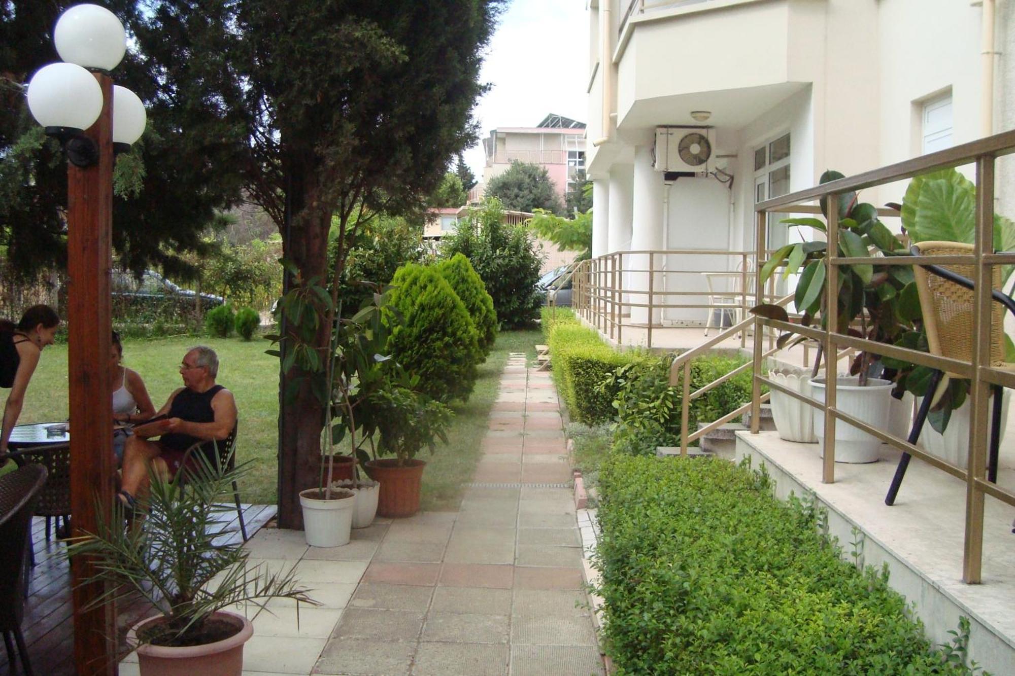 Hotel Astra Ravda Esterno foto