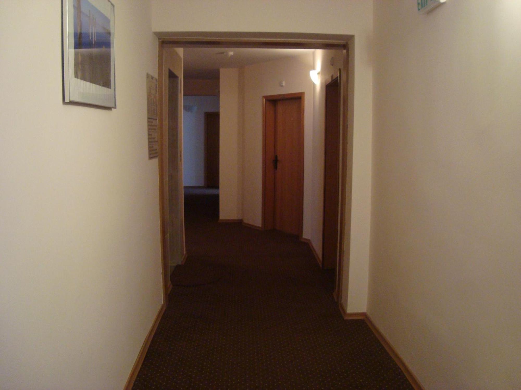 Hotel Astra Ravda Esterno foto