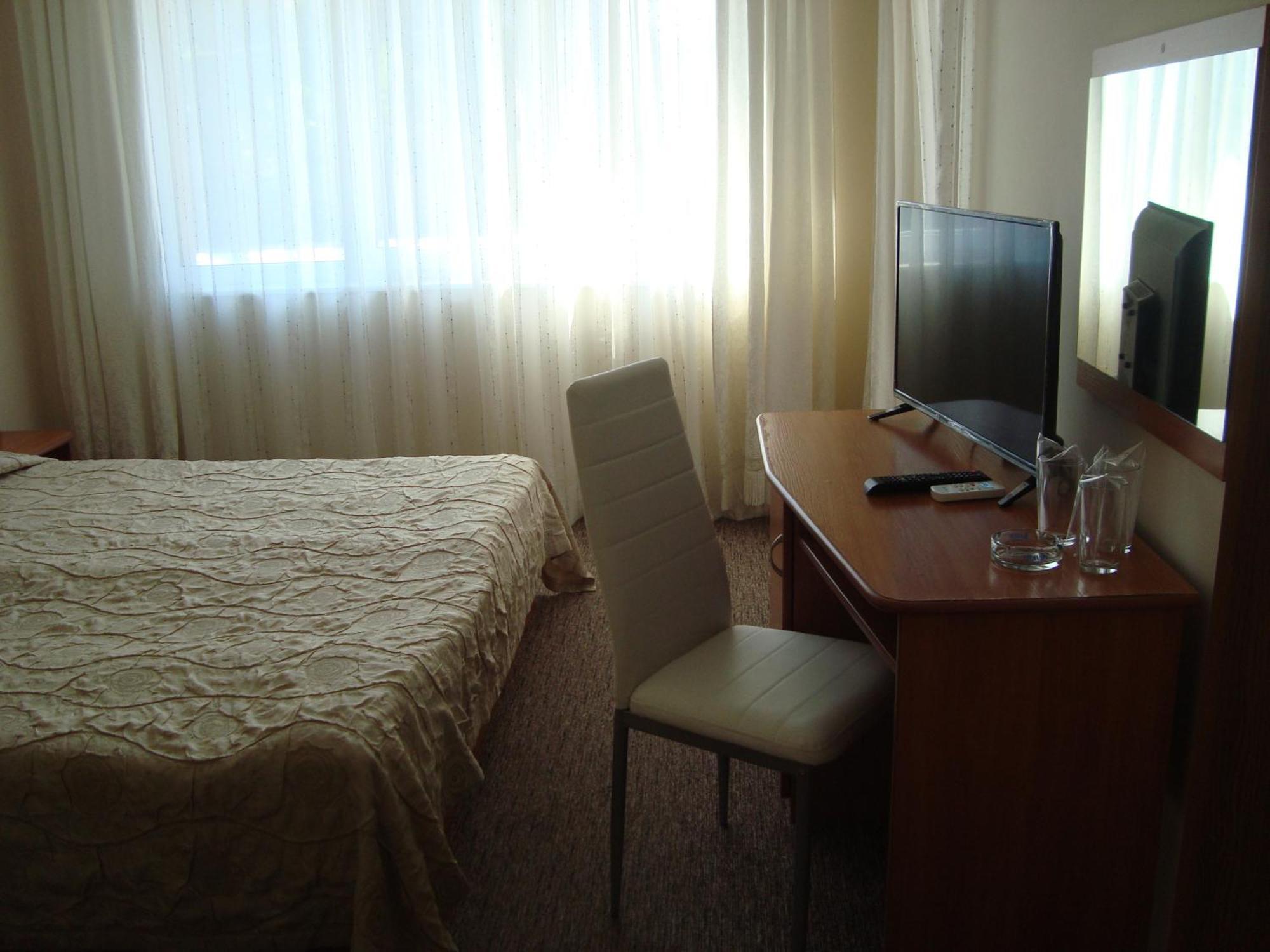 Hotel Astra Ravda Esterno foto