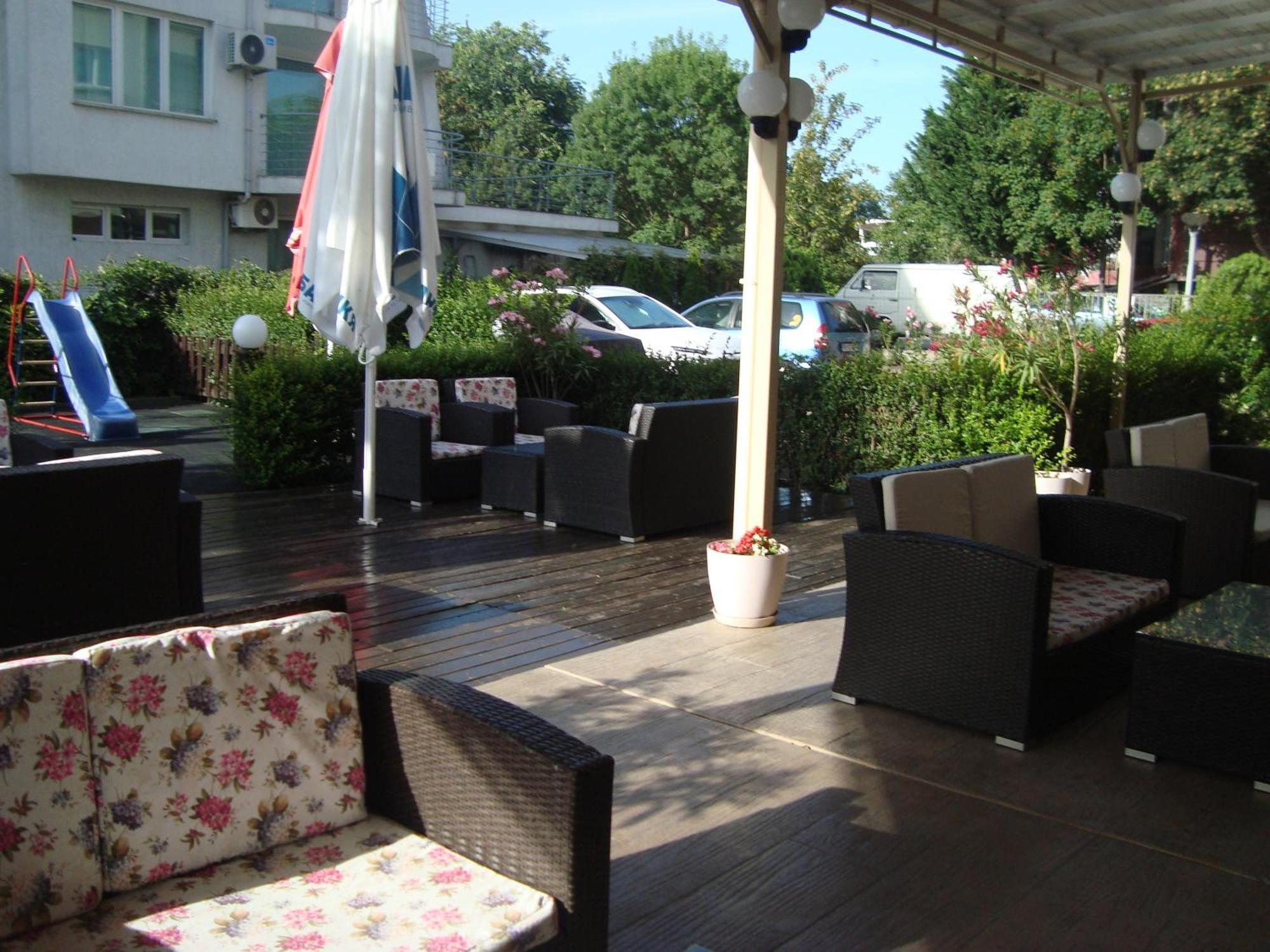 Hotel Astra Ravda Esterno foto