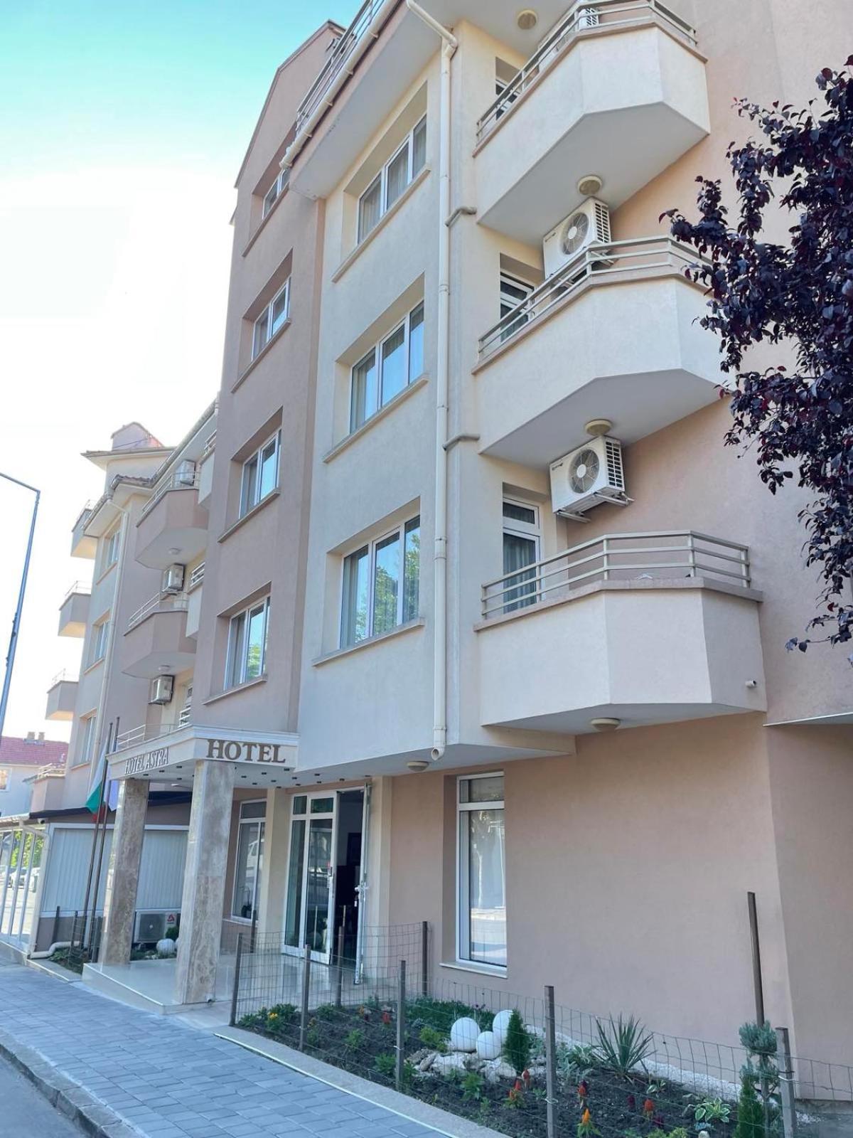 Hotel Astra Ravda Esterno foto