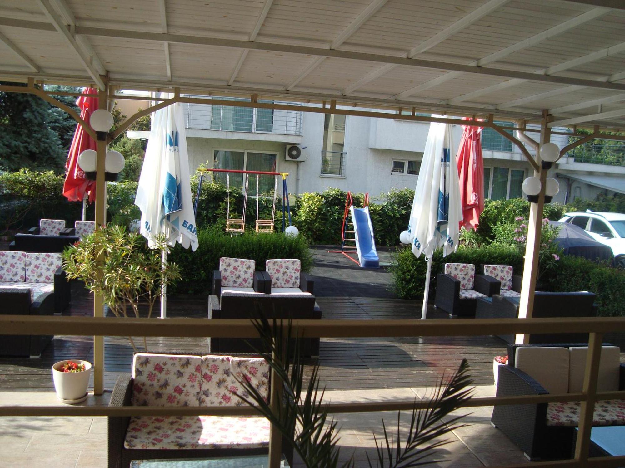 Hotel Astra Ravda Esterno foto