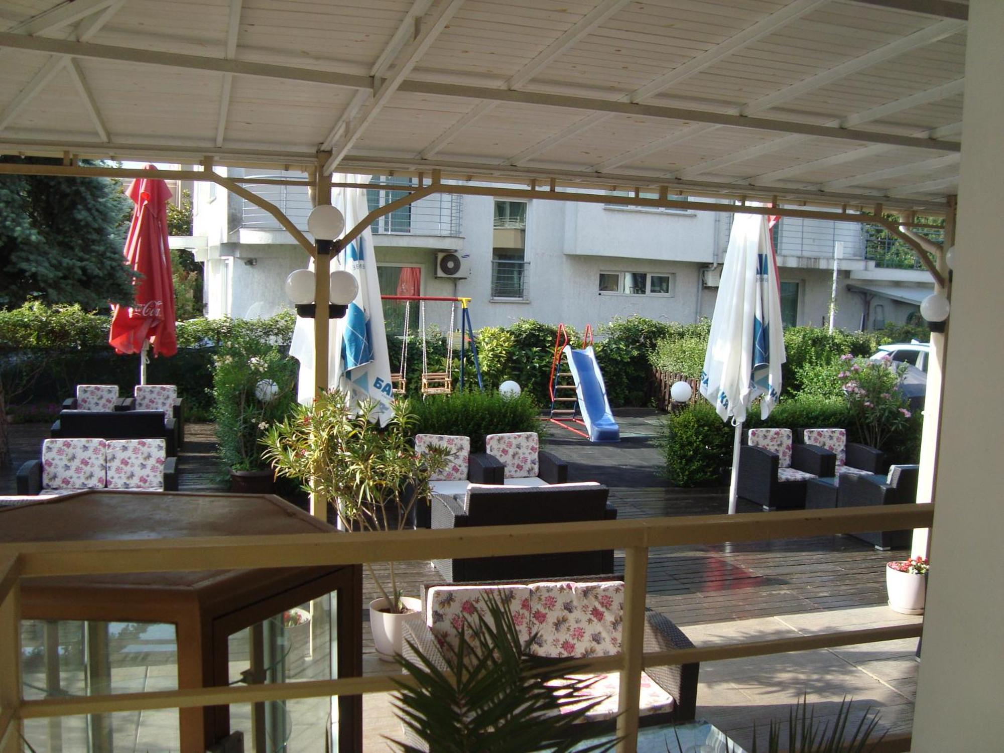 Hotel Astra Ravda Esterno foto
