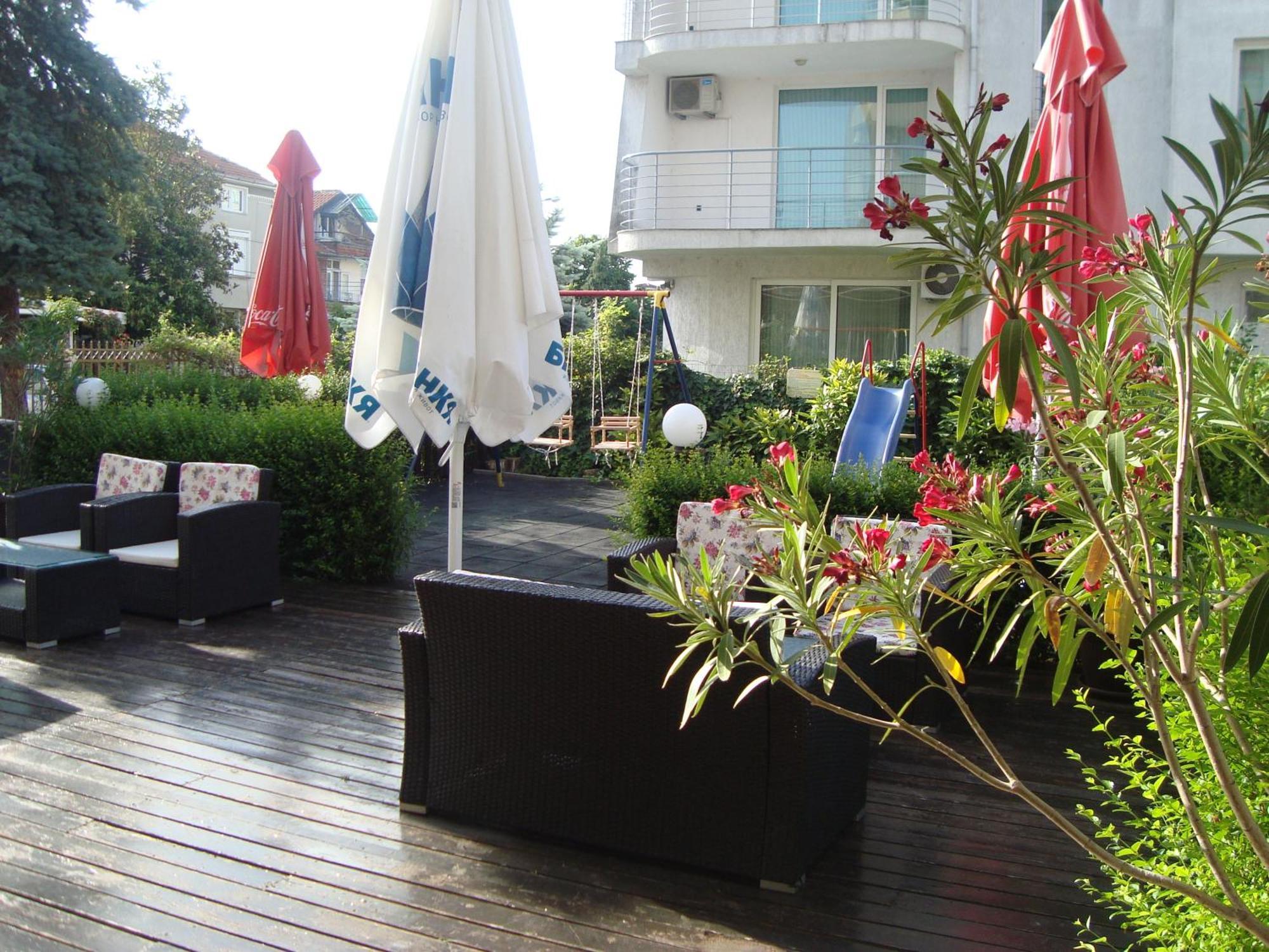 Hotel Astra Ravda Esterno foto