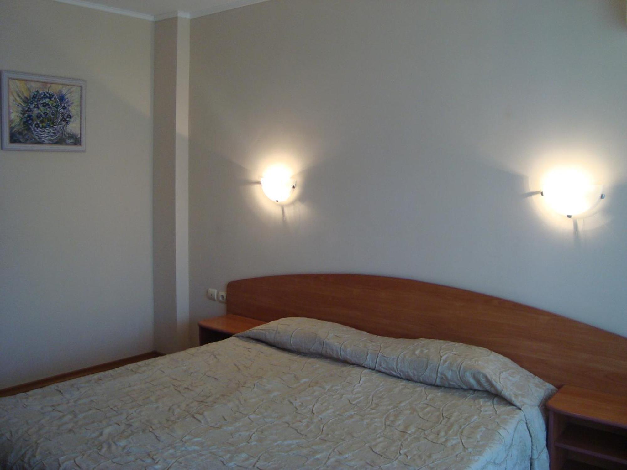 Hotel Astra Ravda Esterno foto