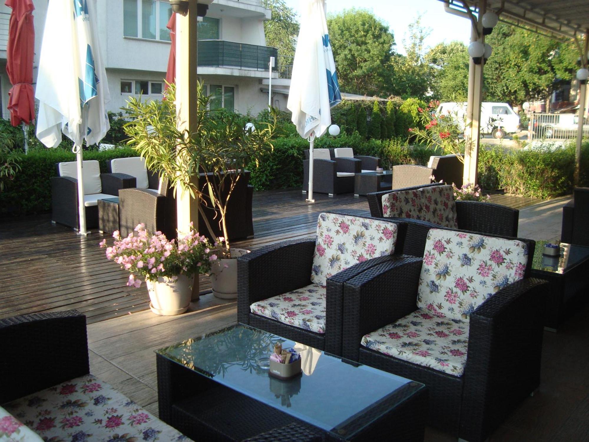 Hotel Astra Ravda Esterno foto