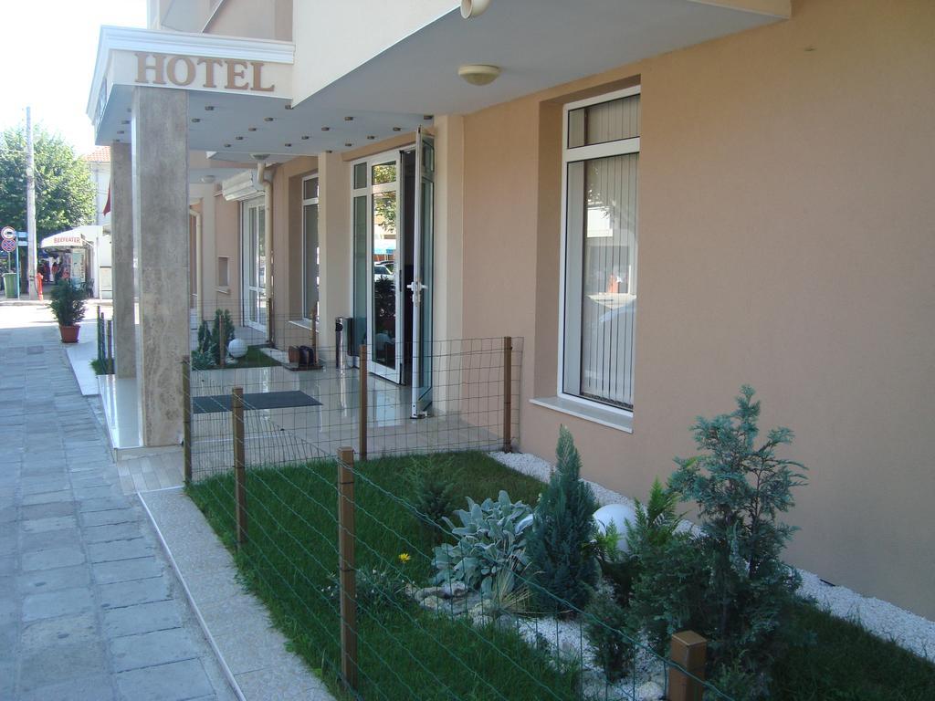 Hotel Astra Ravda Esterno foto