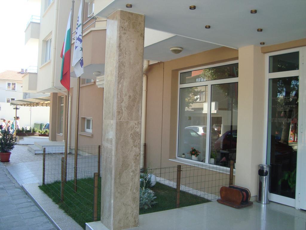 Hotel Astra Ravda Esterno foto