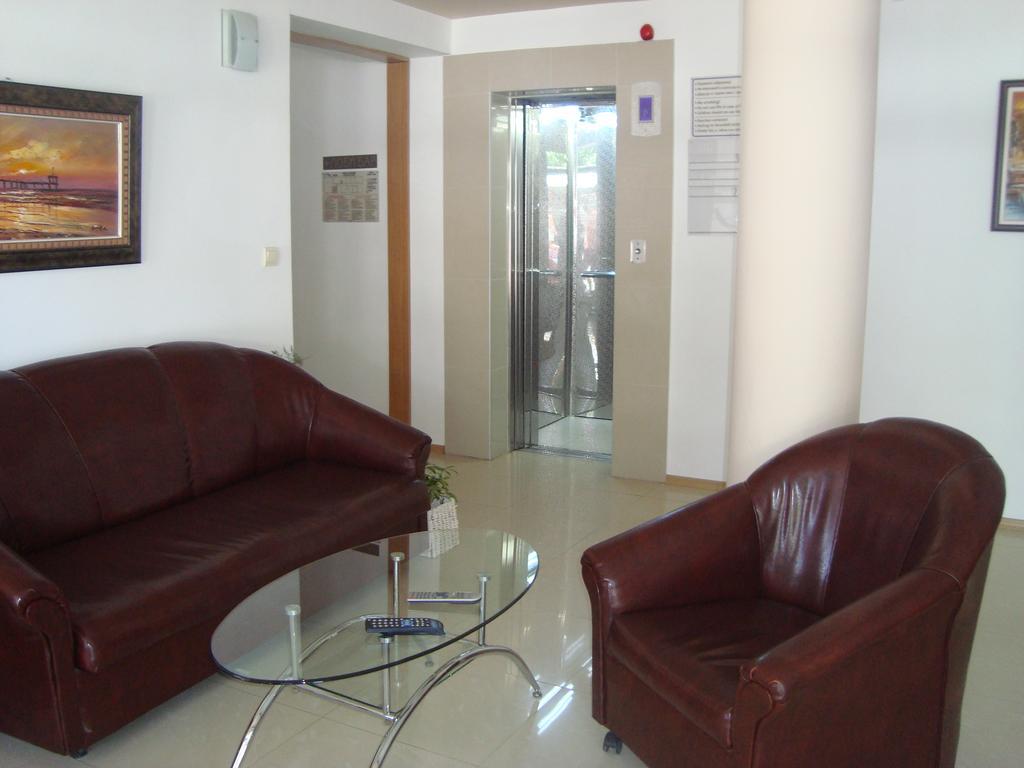 Hotel Astra Ravda Esterno foto