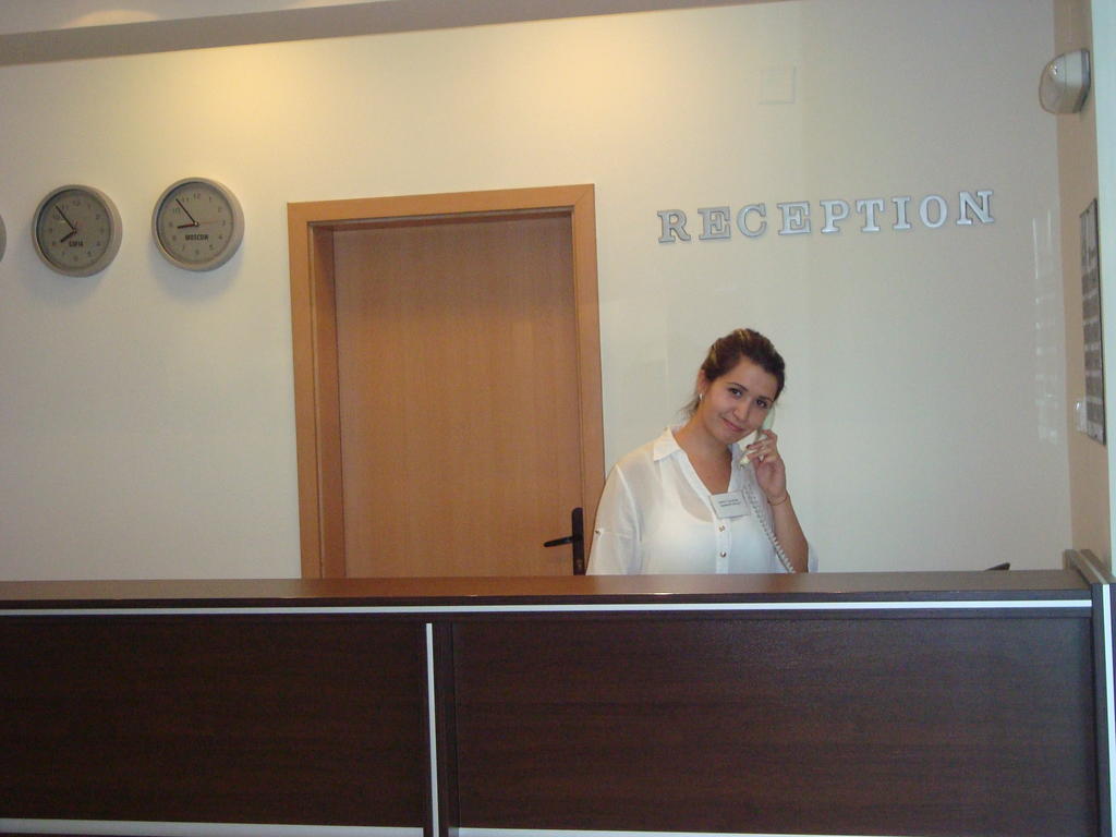 Hotel Astra Ravda Esterno foto