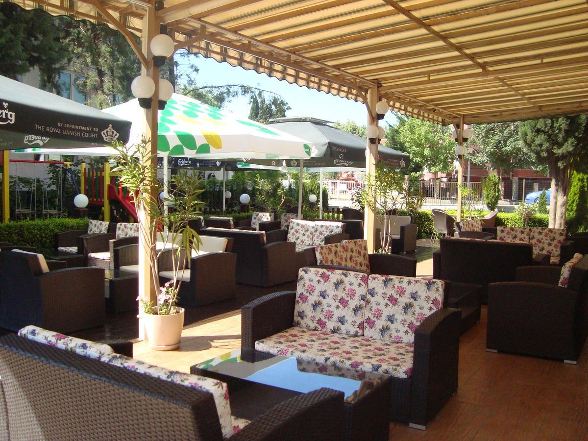 Hotel Astra Ravda Esterno foto