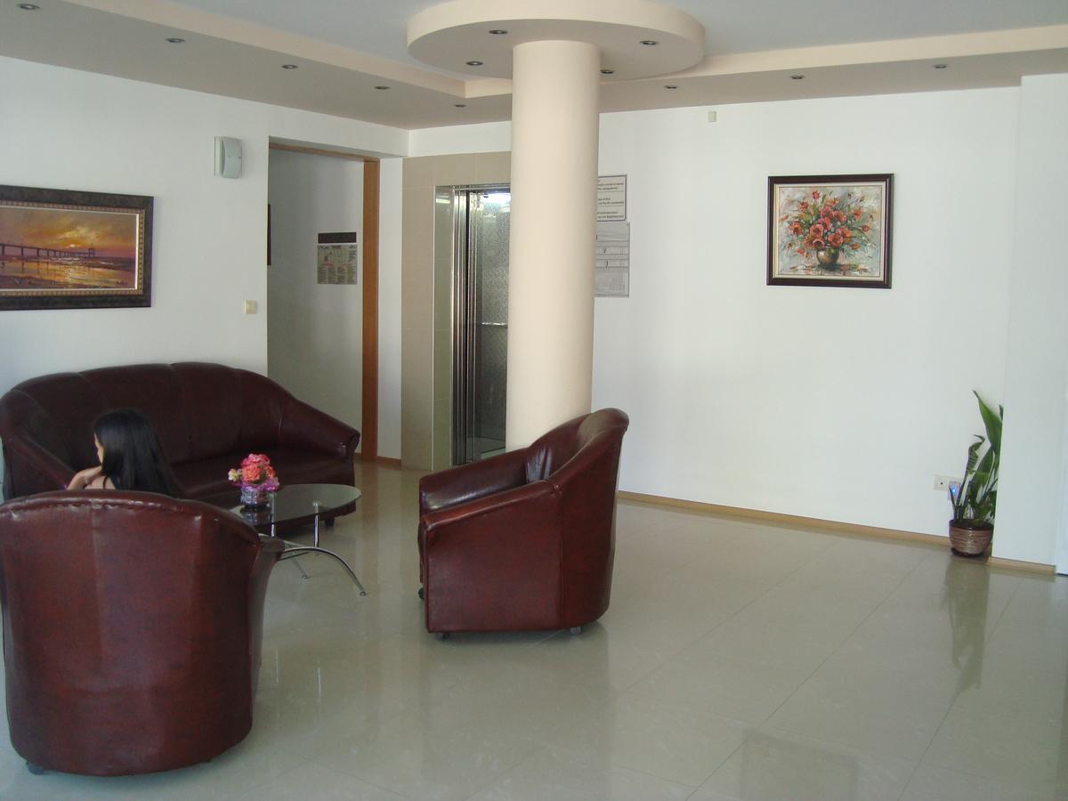 Hotel Astra Ravda Esterno foto